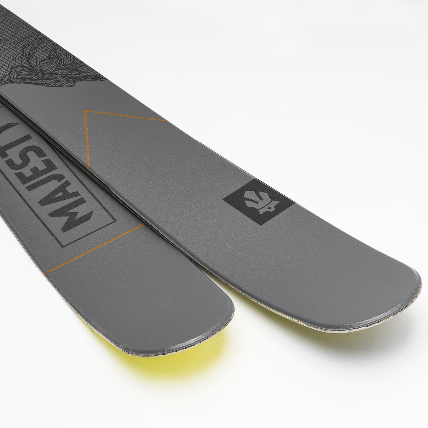 Majesty Supernova Carbon bilde 2